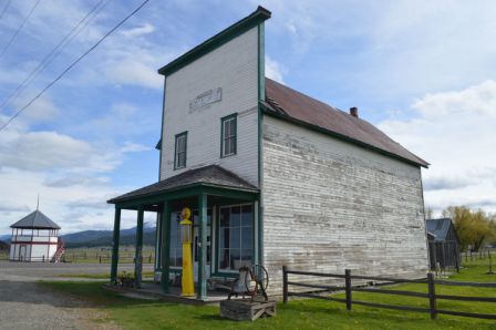 picture of general store at Roseberry, Idaho